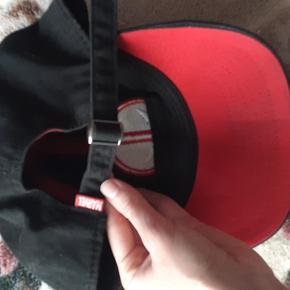 Marvel Deadpool Hat - Picture 3 of 3